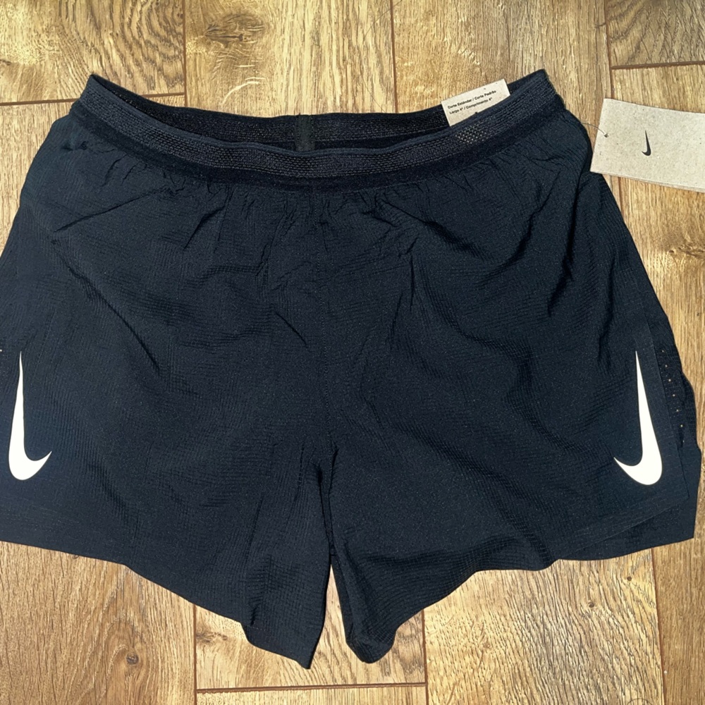 Nike Men’s AeroSwift 4” Running Shorts size Small New With Tags Black and white